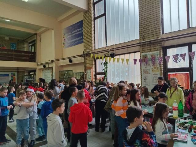 Божићни и новогодишњи хуманитарни базар